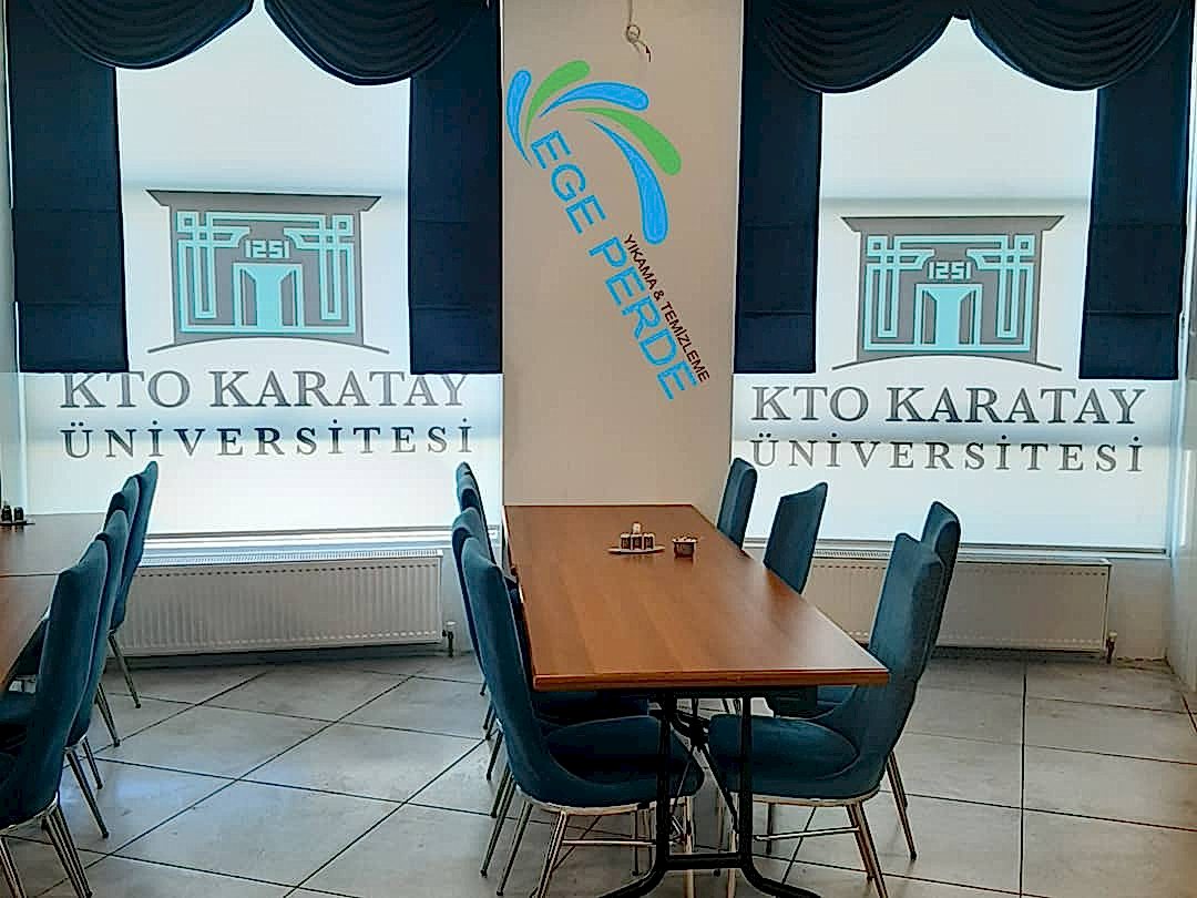 Karatay Üniversitesi Yemekhanesi’nin Perdelerini Yıkadık.